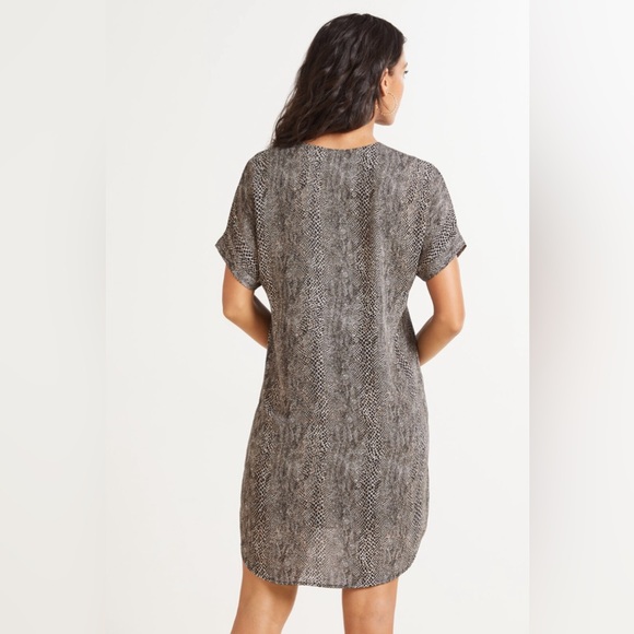 EVEREVE | Baylee Shift Dress Peyton Jensen - Picture 5 of 7